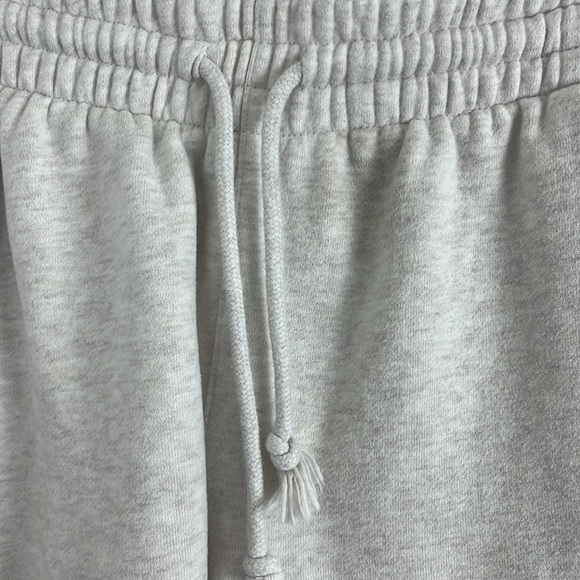 Aritzia TNA Cozy Boyfriend Cream-Coloured Joggers - Picture 6 of 12
